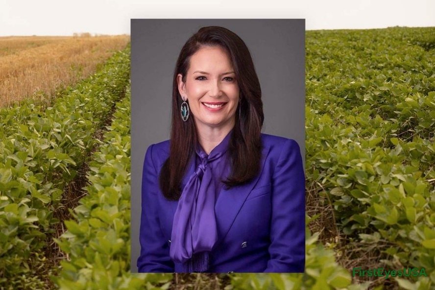 🚨BREAKING: Agriculture Secretary Brooke Rollins has announced that SNAP and food stamp benefits will no longer go to illegal immigrants — following President Trump’s directive.
Do you agree with this decision?

YES or NO?
If YES, drop a 👍