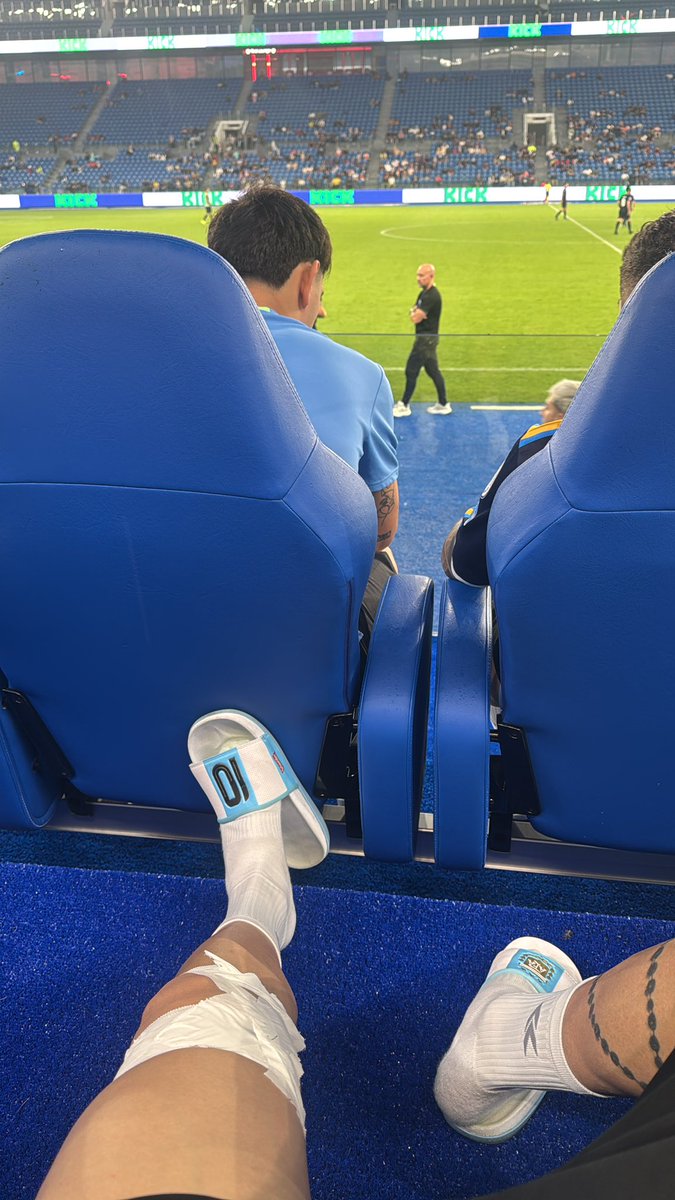 PabloNonis07's tweet image. Perdón y gracias banda, tengo el ligamento externo de la rodilla distendido y tuve que salir por eso, los amo gracias por acompañarme en todo esto❤️