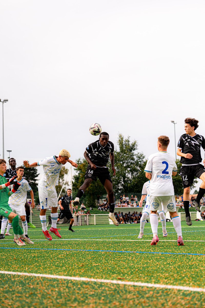 [#U19NAT] ❌ 𝗙𝗜𝗡 𝗗𝗨 𝗠𝗔𝗧𝗖𝗛

Défaite 3 buts à 1 face au FC Lorient.

📸 Lilian Maussion

#StadePoitevin #TeamDragons  #EnsemblePlusLoin 🐉
