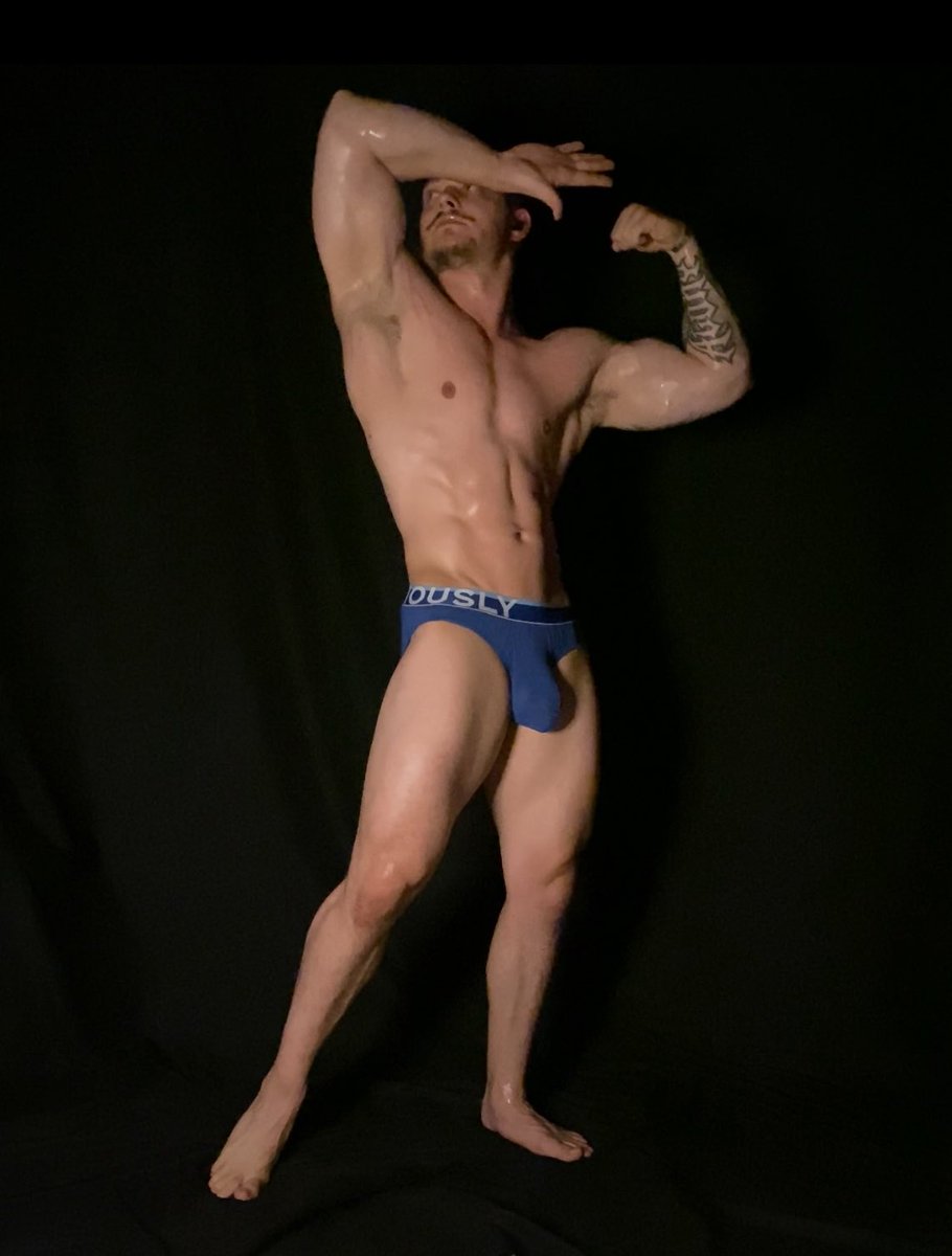 Master_Zims_3's tweet photo. Artsy

#bodybuilding #posing #gym #statue #art https://t.co/dPLLmGI09k