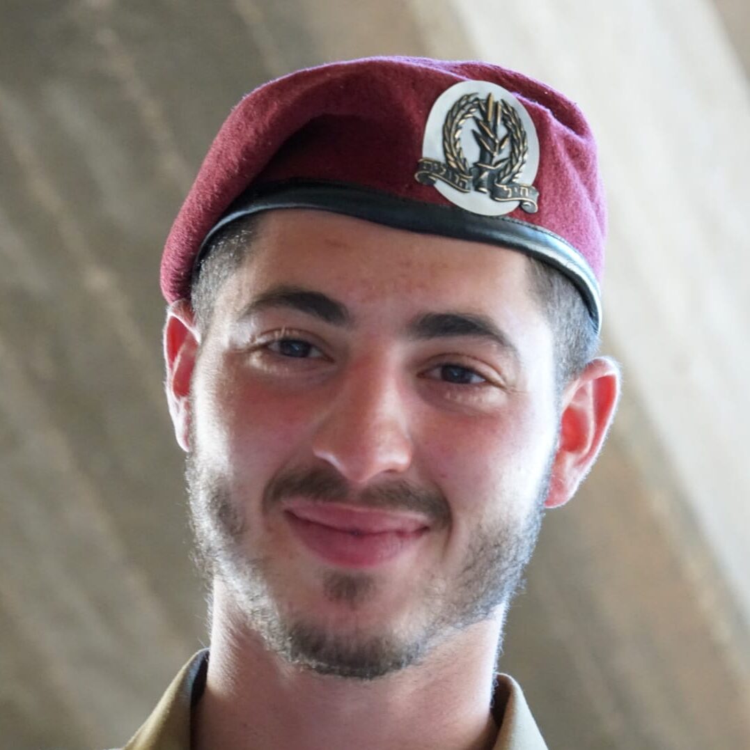 ״אני מאמין שעשיתי כל מה שיכולתי בשביל לשמור על האנשים והמקום שאני הכי אוהב״.

סרן אלון סקאג׳יו ז״ל ❤️
חטיבת כפיר.
נפל בכ״א בסיוון התשפ״ד (27 ביוני 2024).
יהי זכרו ברוך 🙏