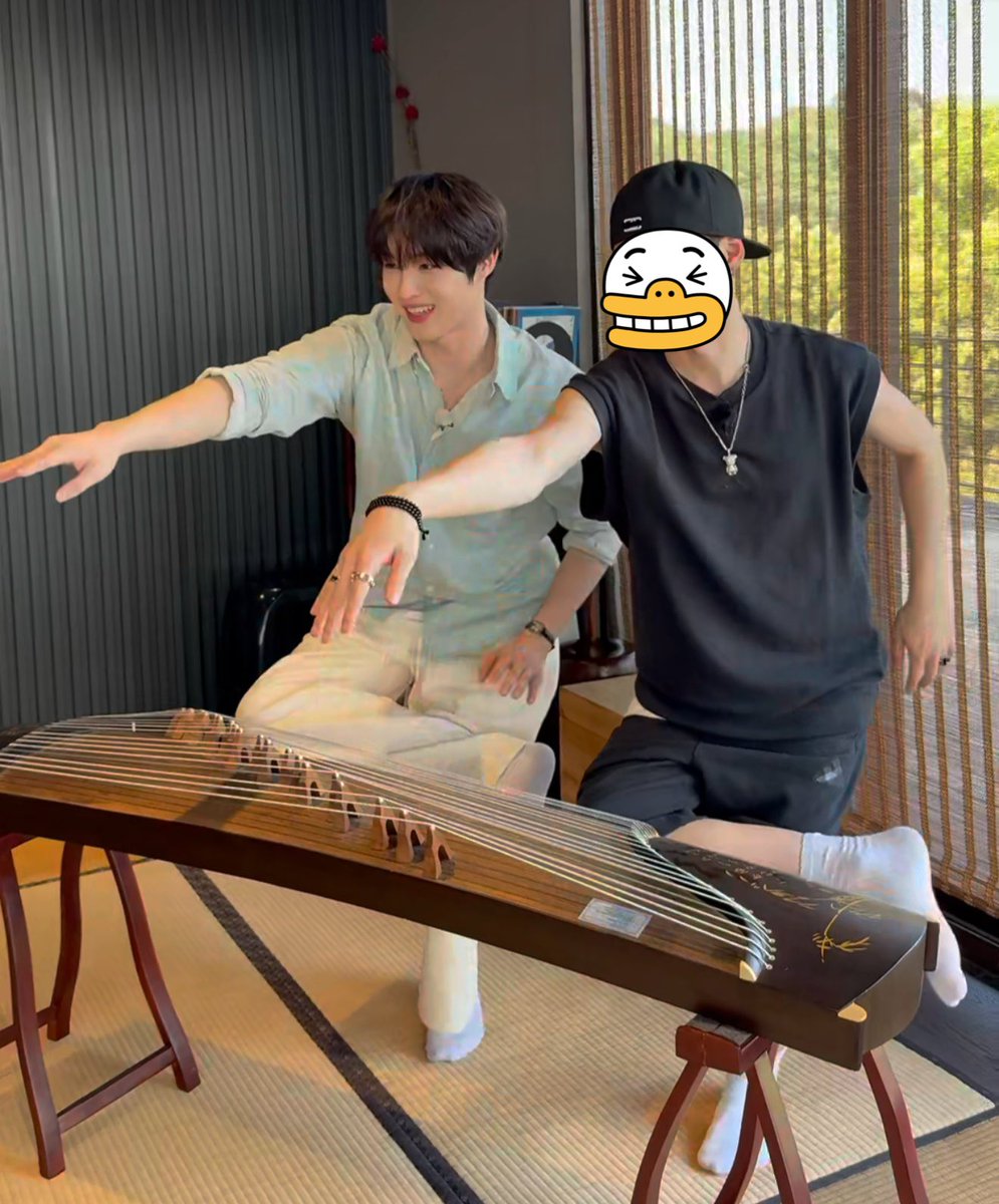 우리 막둥이 생일 축하한다!!!
컴백날에 딱 생일이네 ㅋㅋㅋㅋㅋ
이번 활동도 같이 행복하게 잘 해보자😙
날씨가 덥고 비도 오고 그랬는데
촬영도 고생했다!!
오늘 하루는 충전 잘 하길... 파스타는 내가 못해주니 라면이라도 끓여줄게 ㅋ ㅋ ❤️

#CIX #FIX #용희 #김용희 #ヨンヒ #yonghee #현석