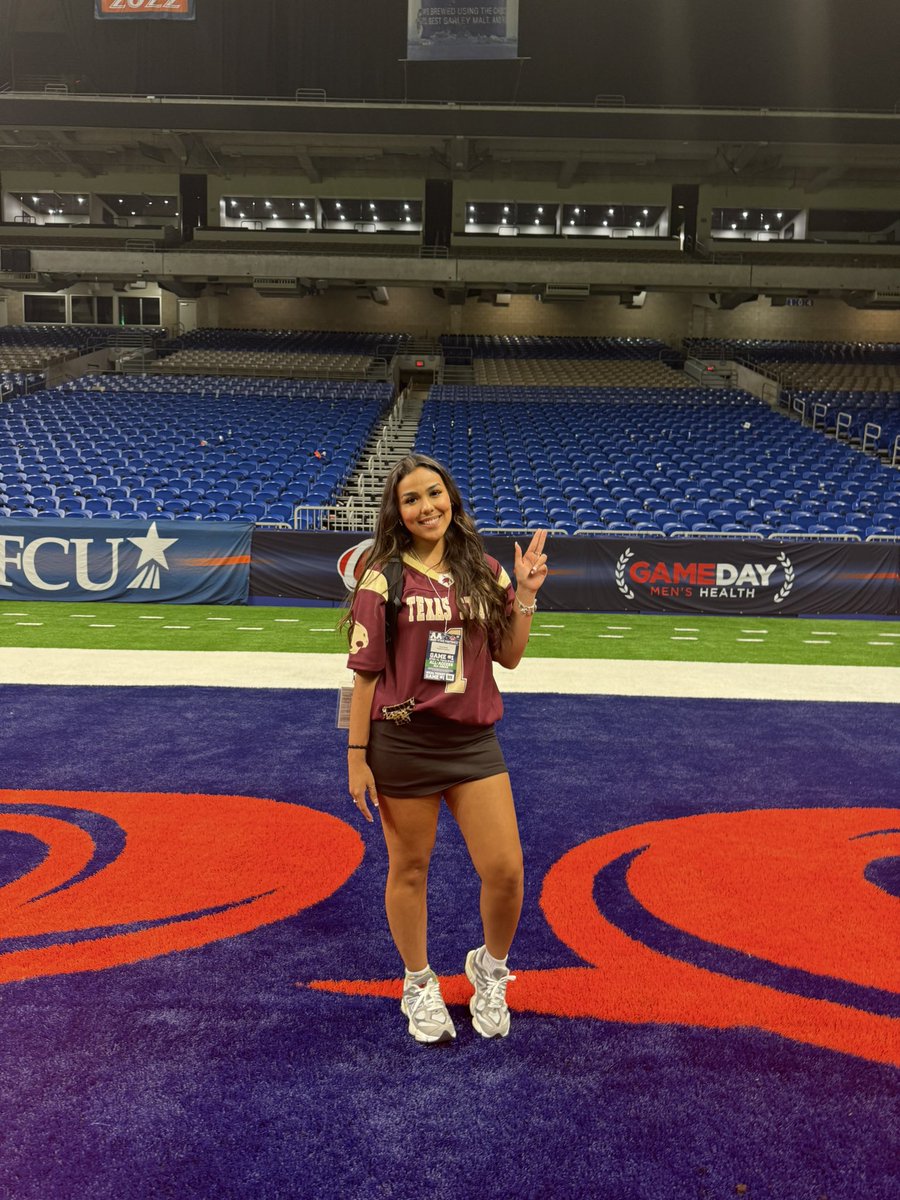 jaynemsanchezz's tweet photo. Another win for the cats #eatemup 🐾 https://t.co/QocD3wbfen