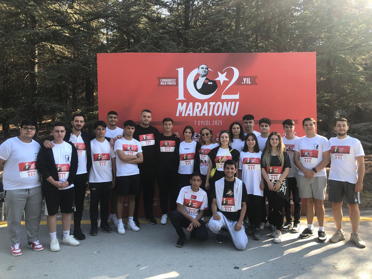 Partimizin 102. kuruluş yılında, Genel Başkanımız Sayın Özgür Özel’in öncülüğünde Eymir Gölü’nde “102. Yıl Koşusu”nu gerçekleştirdik.

Koşunun ardından 102. yılımız anısına fidanlarımızı toprakla buluşturduk.

Cumhuriyetimizin ikinci yüzyılını gençliğin enerjisi ve umuduyla hep