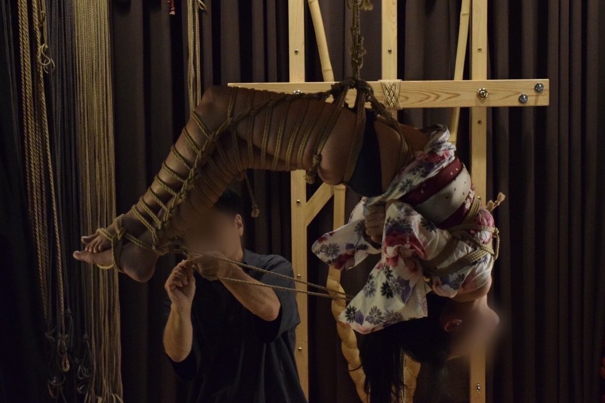 浴衣緊縛

Model : なつめ<a href="/nanatu916/">なつめ</a> 
Location : うぶすな<a href="/UbusunaBar/">うぶすな @大阪／フェチ&SMバー</a>