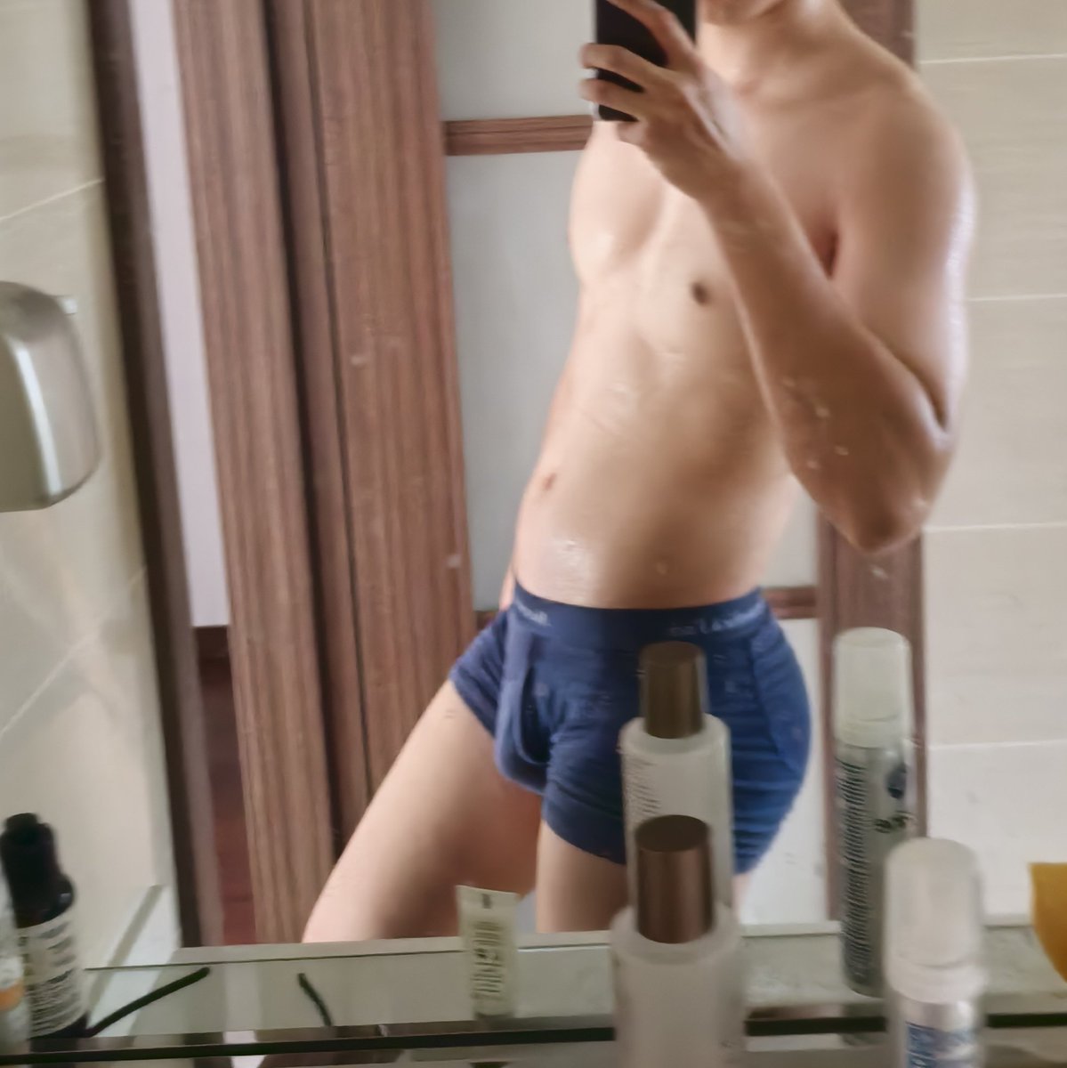 想和肌肉男亲嘴儿 tweet media