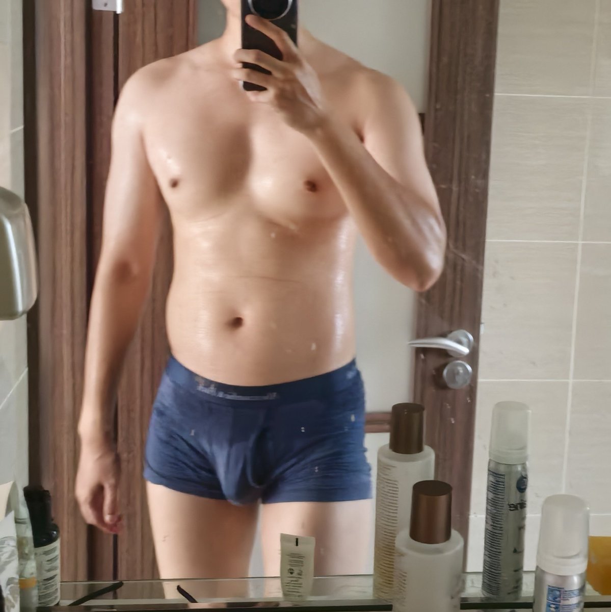 想和肌肉男亲嘴儿 tweet media