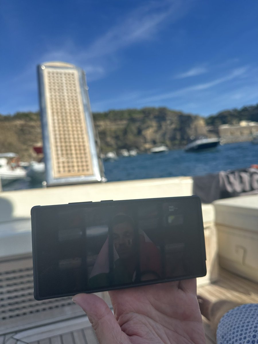 Ben maçı İtalya ‘da İtalyanlarla, filenin sultanlarını destekleyerek , böyle izledim. 🇹🇷🇹🇷🇹🇷 
#FileninSultanları