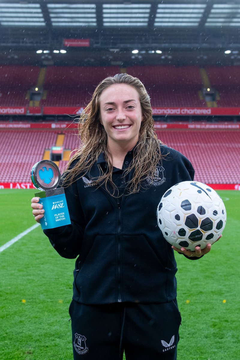 Ornella Vignola es la PRIMERA JUGADORA del Everton, mujer u hombre, en marcar un hat-trick en el Derbi de Merseyside ante el Liverpool en 94 AÑOS.

Se llevó el balón y fue elegida MVP en el triunfo 4-1 en Anfield.

Qué manera de irrumpir en el fútbol inglés. 🌟🇺🇾🇪🇸