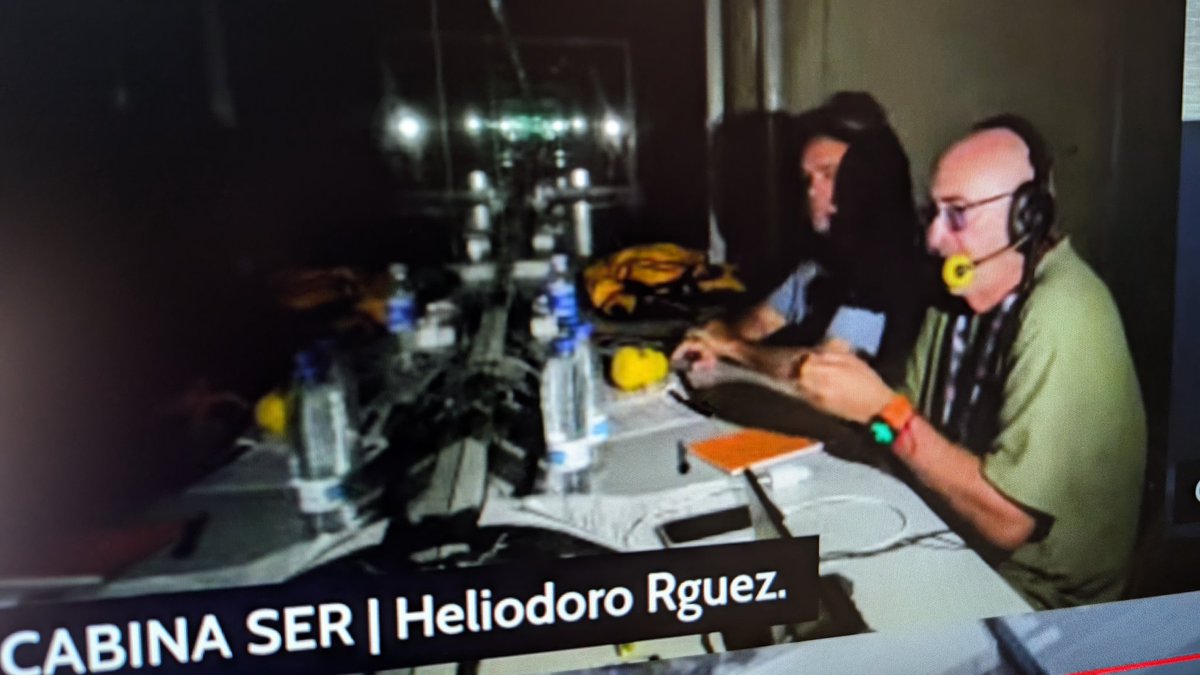 Esta imagen <a href="/CDTOficial/">CD Tenerife 🏴󠁧󠁢󠁳󠁣󠁴󠁿</a> , no sé puede volver a repetir, puede ser q personas (periodista y analista) q tanto han dado al club, se queden a oscuras como si de unos Okupas se tratarán <a href="/juancarlos24121/">Juan Carlos Castañeda Baute</a> y <a href="/TavoAlonso9/">Gustavo Alonso</a>, imagino y espero q el club tome medidas.