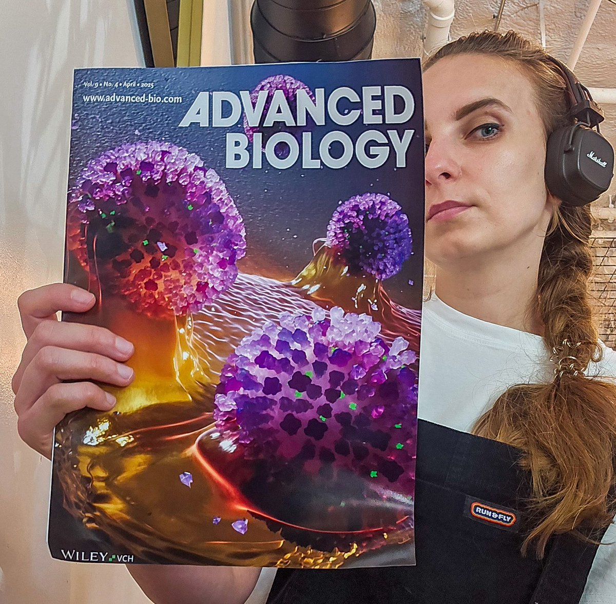 🤩My new cover! It is about influenza virus 🦠👀

The infectious potential of respiratory viruses depends on their ability to navigate through a layer of mucus that serves as a protective barrier in the lung. It is demonstrated that influenza A virus penetration through mucus is