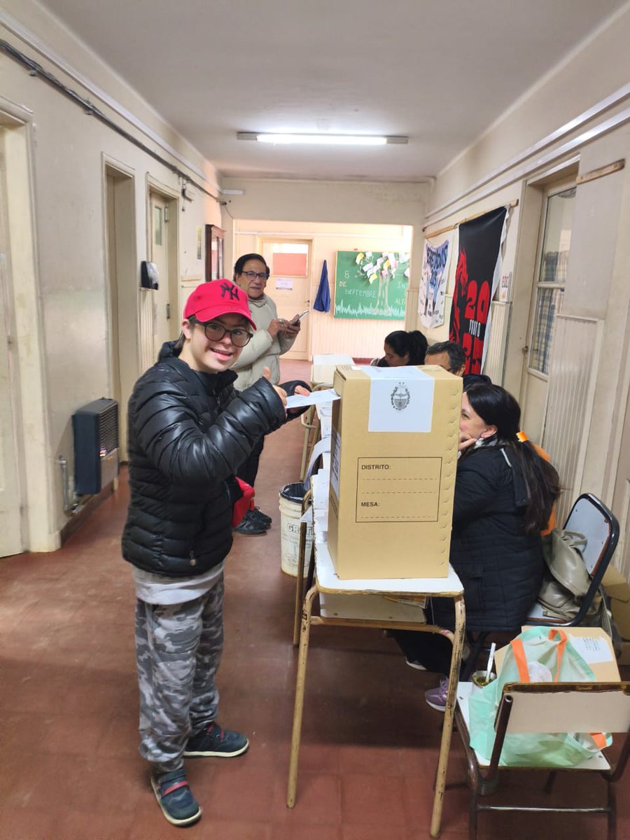 TizziGitanos's tweet photo. @C5N

TIZIANO ,17 AÑOS Y SINDROME DE DOWN !!. 
VOTANDO X 1ERA VEZ Y CONCIENTE DE A QUIÉN SI Y A QUIÉN NO !. 

SU DISCAPACIDAD NO LO HACE DIFERENTE NI PARA COMPRENDER NI PARA DECIDIR !. 
SU 1ER VOTO FUERTE ! 

Patricios,partido de 9 de julio provincia de Buenos Aires 🗳️👏🏼 https://t.co/vFGGc4ik9g