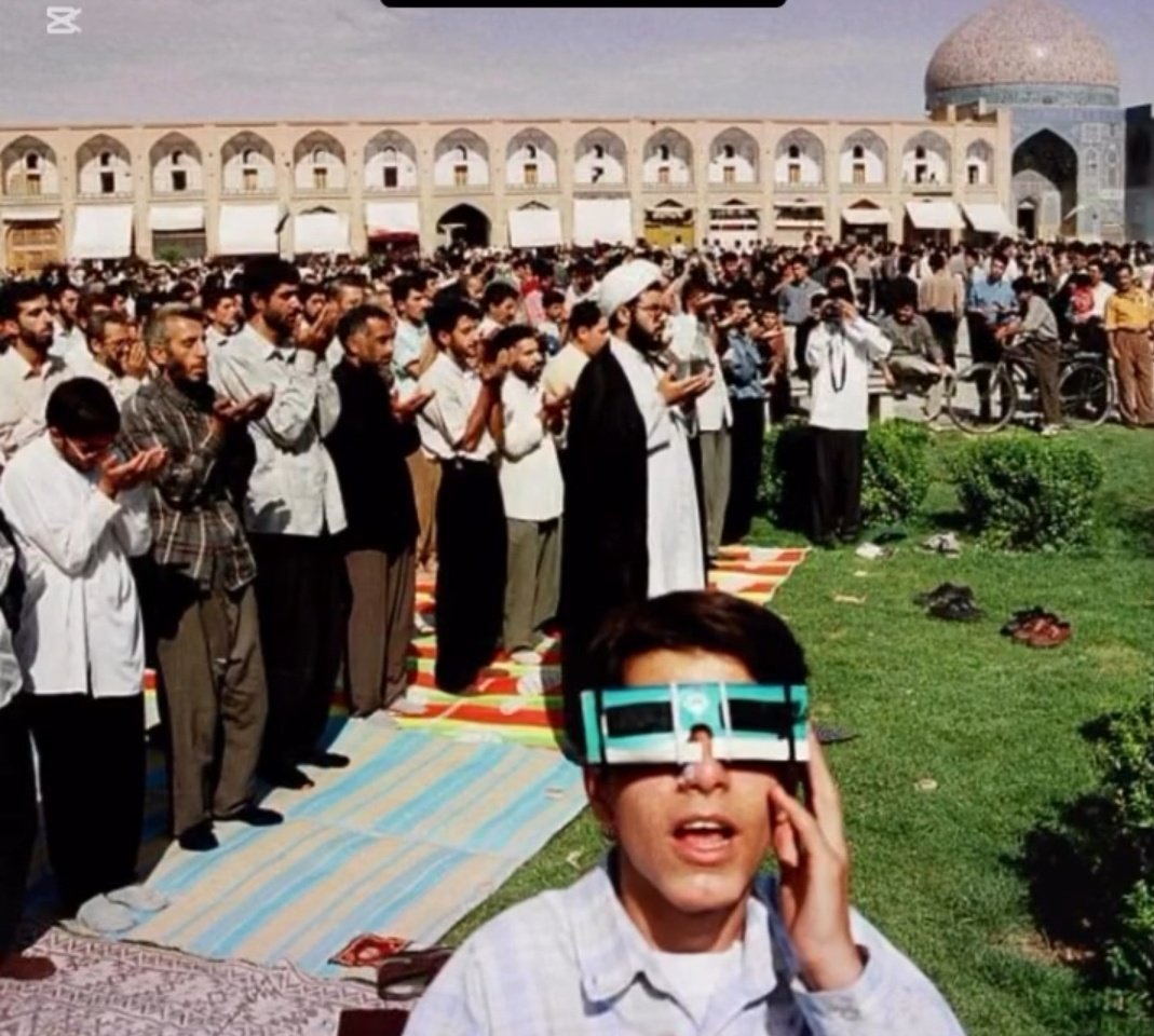 خورشید گرفتگی در اصفهان
۲۰ مرداد ۱۳۷۸ عکس از بهروز مهری