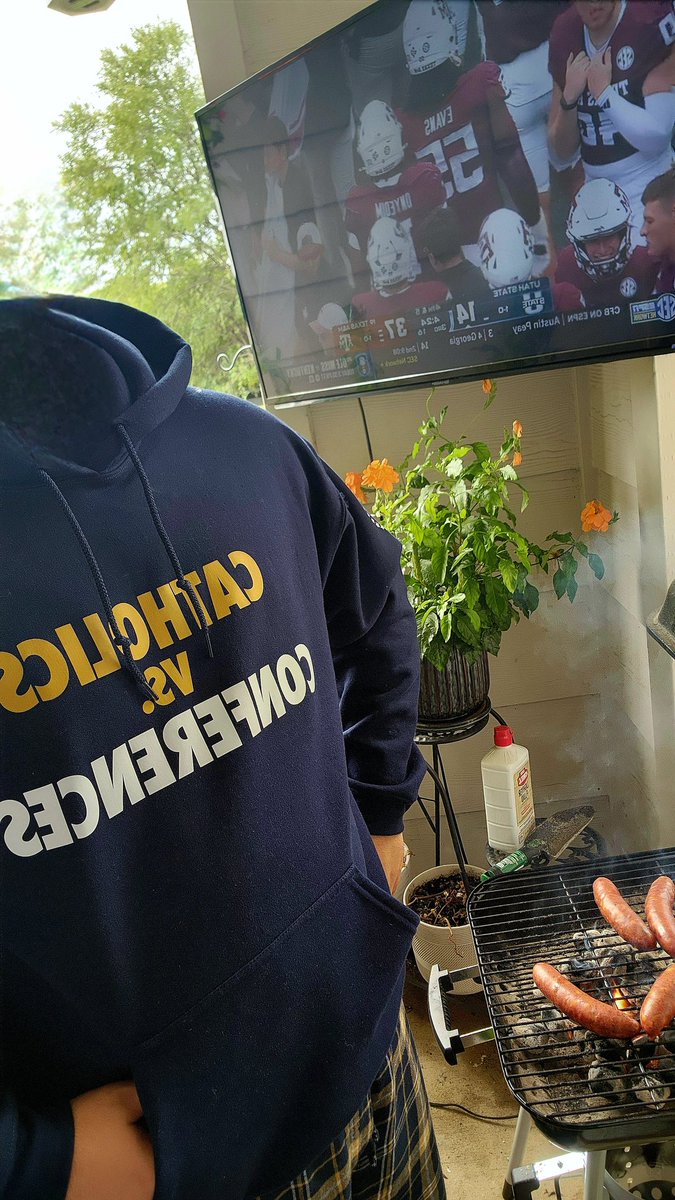 Been cooling down outside 🍂☺️

That can only mean one thing:

Hoodie season. 

Catholics VS Cold Fronts 🥶