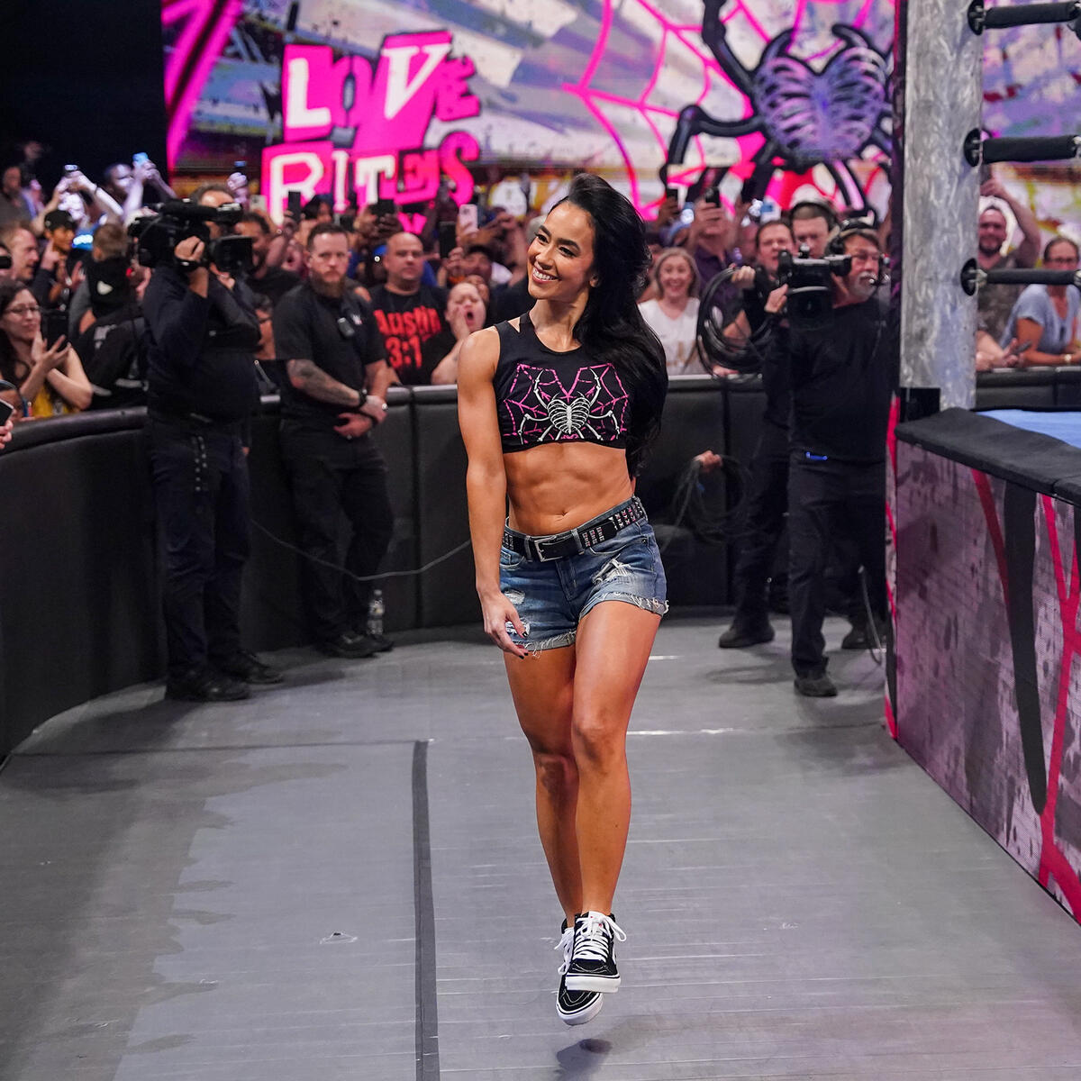 🚨 AJ LEE RETURNS TO WWE RAW TOMORROW 🚨

First time in a decade.