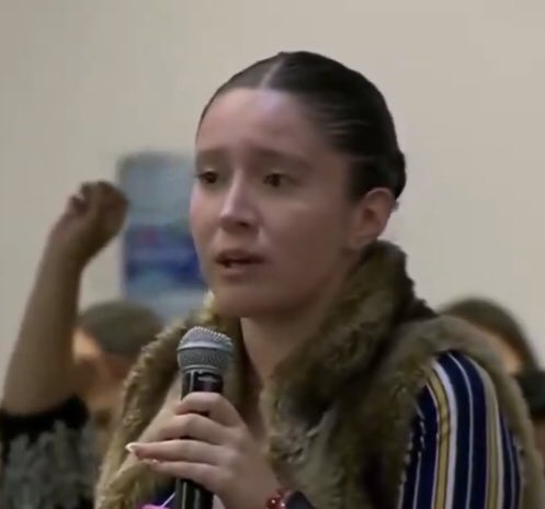 Diferencia ética:

En 2005 el pejismo exalta a Karla Solares, estudiante de Tec que increpó a Fox por desafuero (y casi le cuesta “democrática” expulsión).

En 2025 la derecha exalta a irresponsable que lanzó calumnia grave y no rectificó al ser desmentida

Nada cambió en 20 años