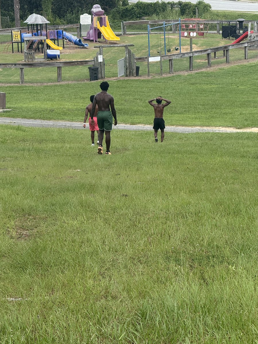 Off week coming up but me and my brothers still got some work in today. #weworking <a href="/Jamirboyd2/">Jamir</a>