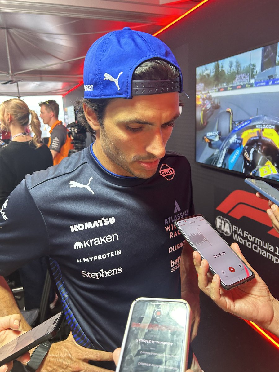 Le pregunté a Carlos Sainz por quedarse a medio segundo del 10° tras recibir un golpe, tener mala estrategia y sufrir problemas de batería.

“Quizá sin el golpe, sí. Pero llevaba daños”, cuenta a @MARCA.

Otra vez a la lona. Y son muchas.

#ItalianGP #F1

marca.com/motor/formula1…