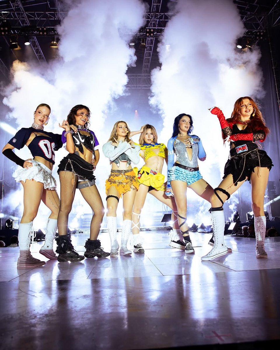 Bu ülkede kadın düşmanlığının desteklenmesine, kadınların bedeni üzerinde tahakküm kurulmasına, kadın özgürlüğünün erk tarafından kısıtlanmasına karşıyız.

#yanınızdayız <a href="/m6nifestgirls/">manifest</a>