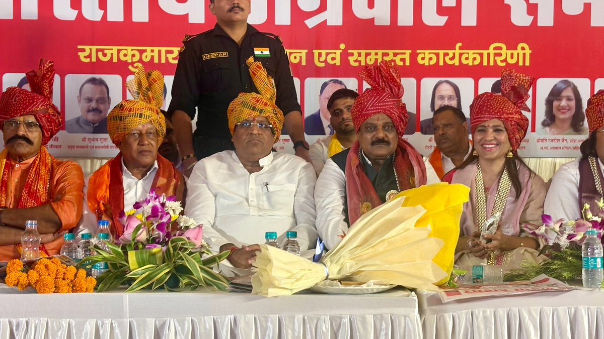 DrRajnishjain1's tweet image. आज जींद मे अखिल भारतीय अग्रवाल समाज द्वारा आयोजित विवाह योग्य अग्रवाल युवक युवती परिचय सम्मेलन मे शामिल हुई जिसमे 17 राज्यों से 1250 से अधिक प्रत्याशियों ने हिस्सा लिया 

अखिल भारतीय अग्रवाल समाज के प्रधान राजकुमार गोयल और समस्त कार्यकारिणी द्वारा दिएगए सम्मान के लिए हार्दिक आभार