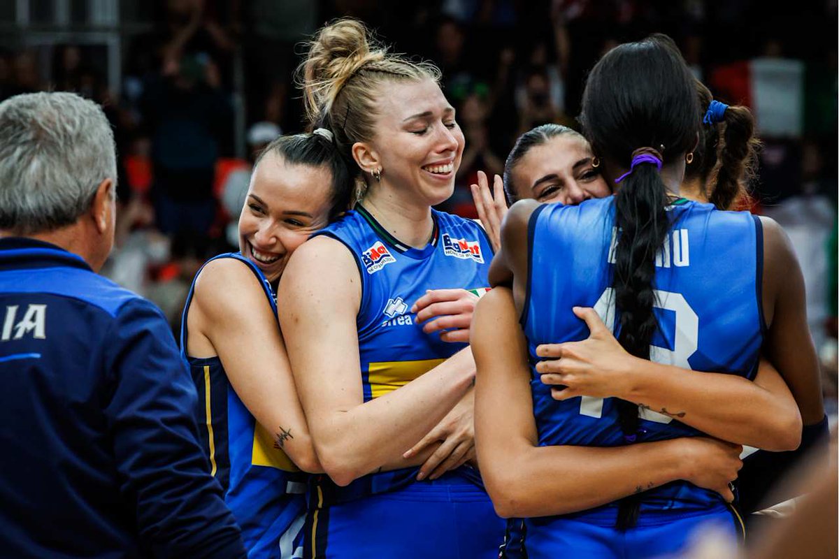 danigrassini11's tweet photo. Terza e ultima per Sarah #Fahr: a 23 anni, è la più vincente della pallavolo 🇮🇹. Nemmeno Piccinini e Egonu sono arrivate a tanto a quell'età. Con la Nazionale oggi ha vinto l'unica medaglia che le mancava e con il club si è presa tutto. Collezionista  - 🔝🔥

#Thailand2025 https://t.co/InyxiVXmsN