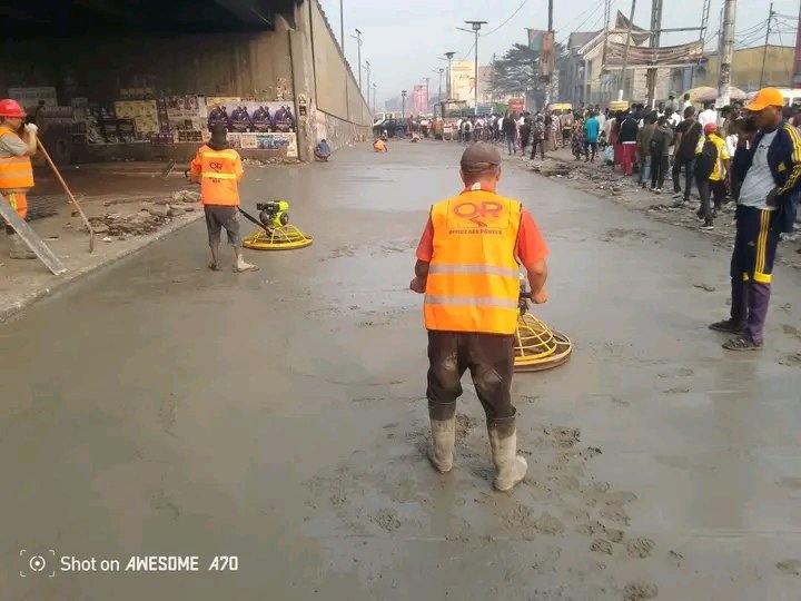DaniKabongo's tweet photo. 🔴 #Kinshasa: les travaux de réhabilitation du #saut-de-#mouton de Debonhomme avancent rapidement grâce à l'implication active du Gouverneur Daniel Bumba @daniel_bumba_01.  

#KinshasaEzoBonga  #Infrastructure
 @GouvernoratK https://t.co/TKknUCxUvI