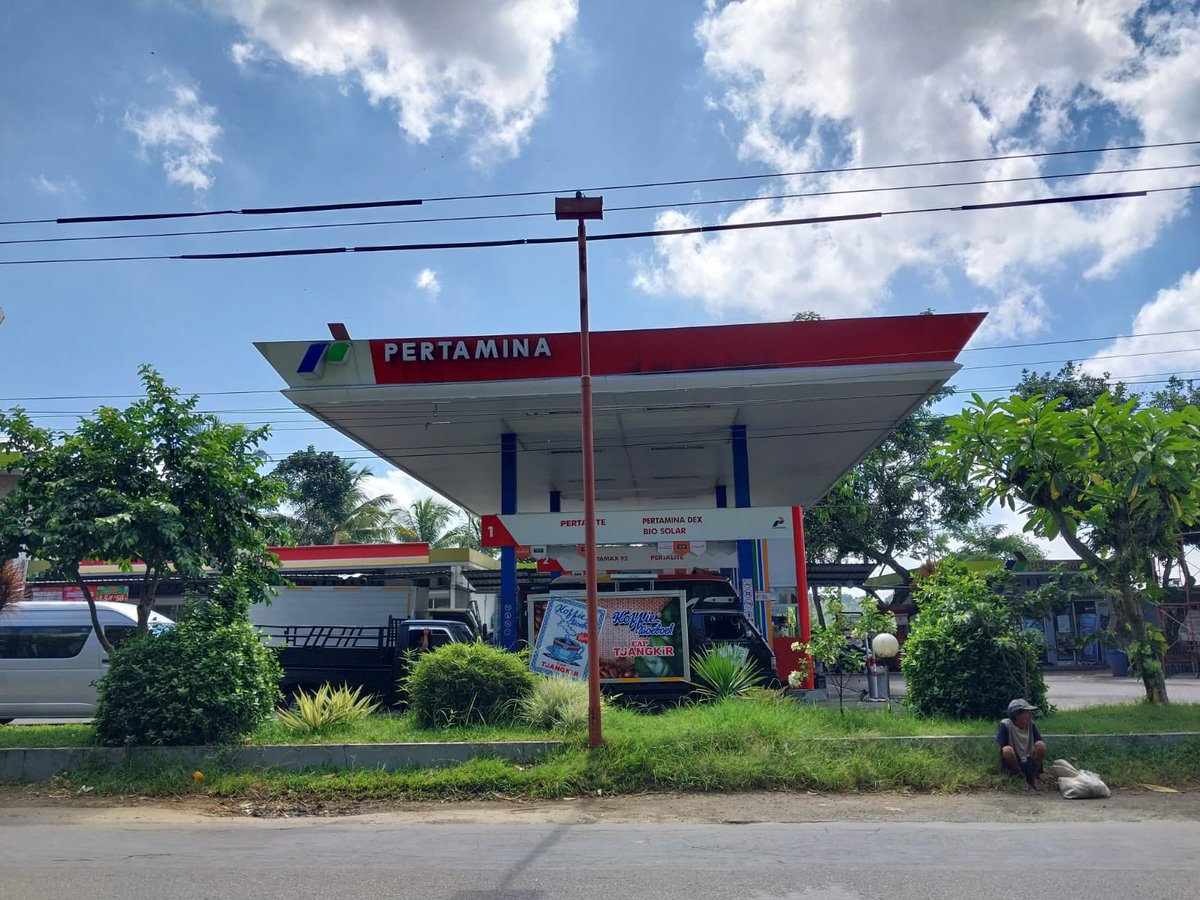 chupachupssx's tweet photo. jgn kesini gais, yg punya pombensin penipuu pake jasa aku buat bikin gambar sm rab tp gadibayar sesuai kesepakatan.
alamat nya : spbu pertamina sriwedari - jl.magelang - purworejo https://t.co/CfS9X6BMfo.18, sledegan, kec. salaman, kabupaten magelang
#salaman
#magelang
#penipu https://t.co/mO8x500VdJ