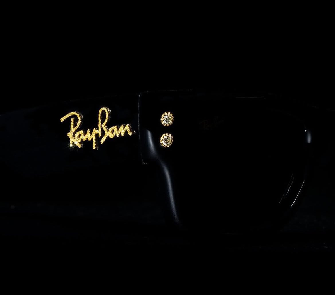 <a href="/jennierubyjane/">JENNIE</a> wears RayBan Wayfarer Puffer Diamond Edition, featuring an 18k gold logo and diamond-set rivets