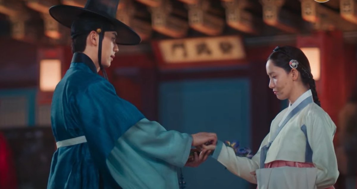 okay but can we take a moment to appreciate the beauty of today’s episode? the way each scene of them together captured their growing feelings so perfectly. BAYM is indeed a work of art and im obsessed!! 😩

#BonAppetitYourMajestyEp6 
#BonAppetitYourMajesty #폭군의셰프