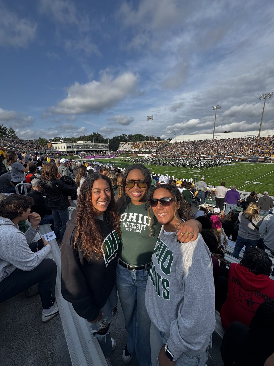 Absolute Electric Weekend for The Bobbies 😺💚🤍
