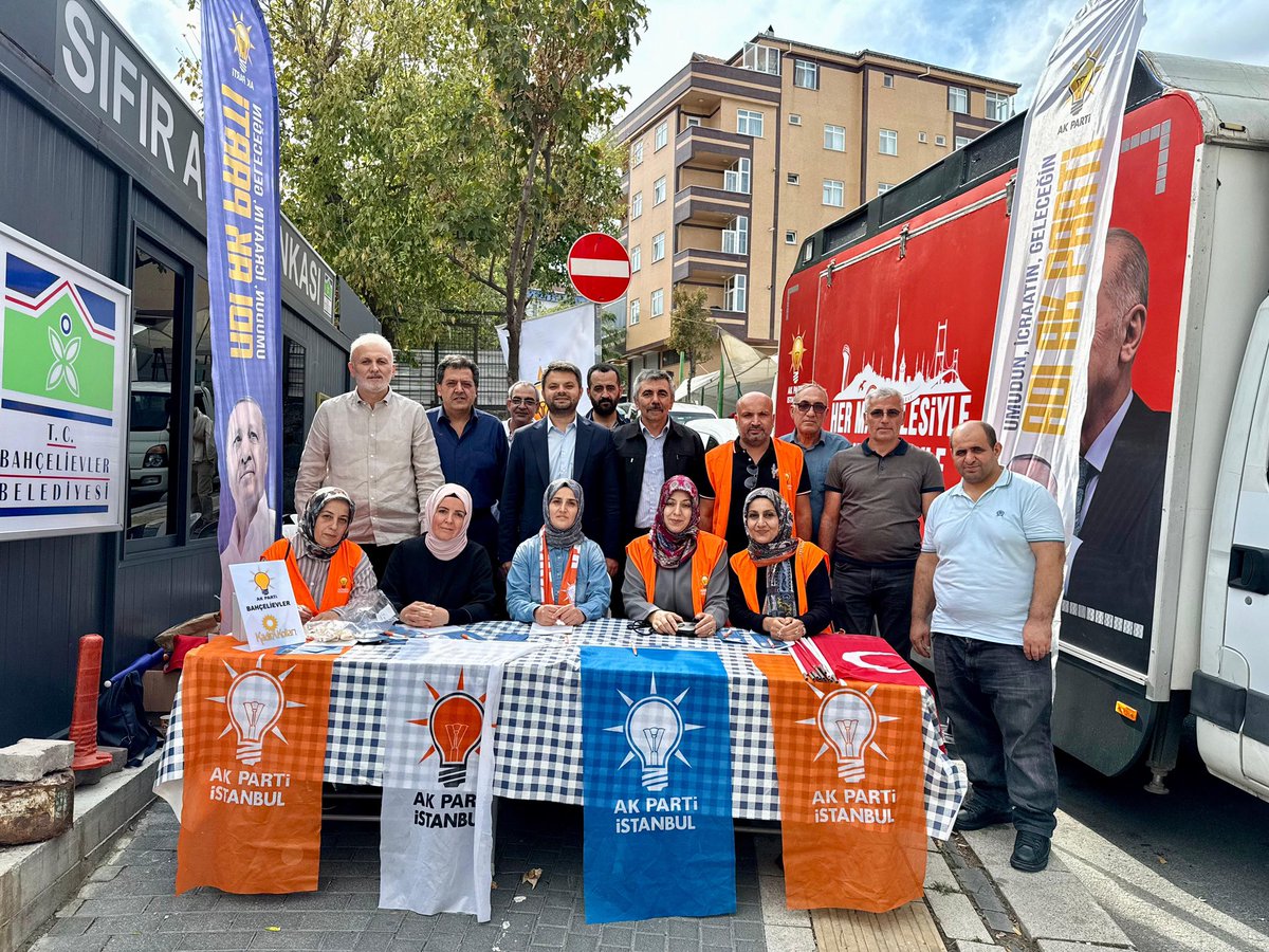 İlçe Başkanımız Sn. Av. Uğur Yılmaz; Ak Noktamızda fedakârca çalışan mahalle teşkilatımızı ziyaret ederek, kıymetli dava arkadaşlarımıza çalışmalarında kolaylıklar diledi.

AK Ailemize her geçen gün yeni üyeler ekliyor, belirlediğimiz hedeflere kararlılıkla ilerliyoruz.