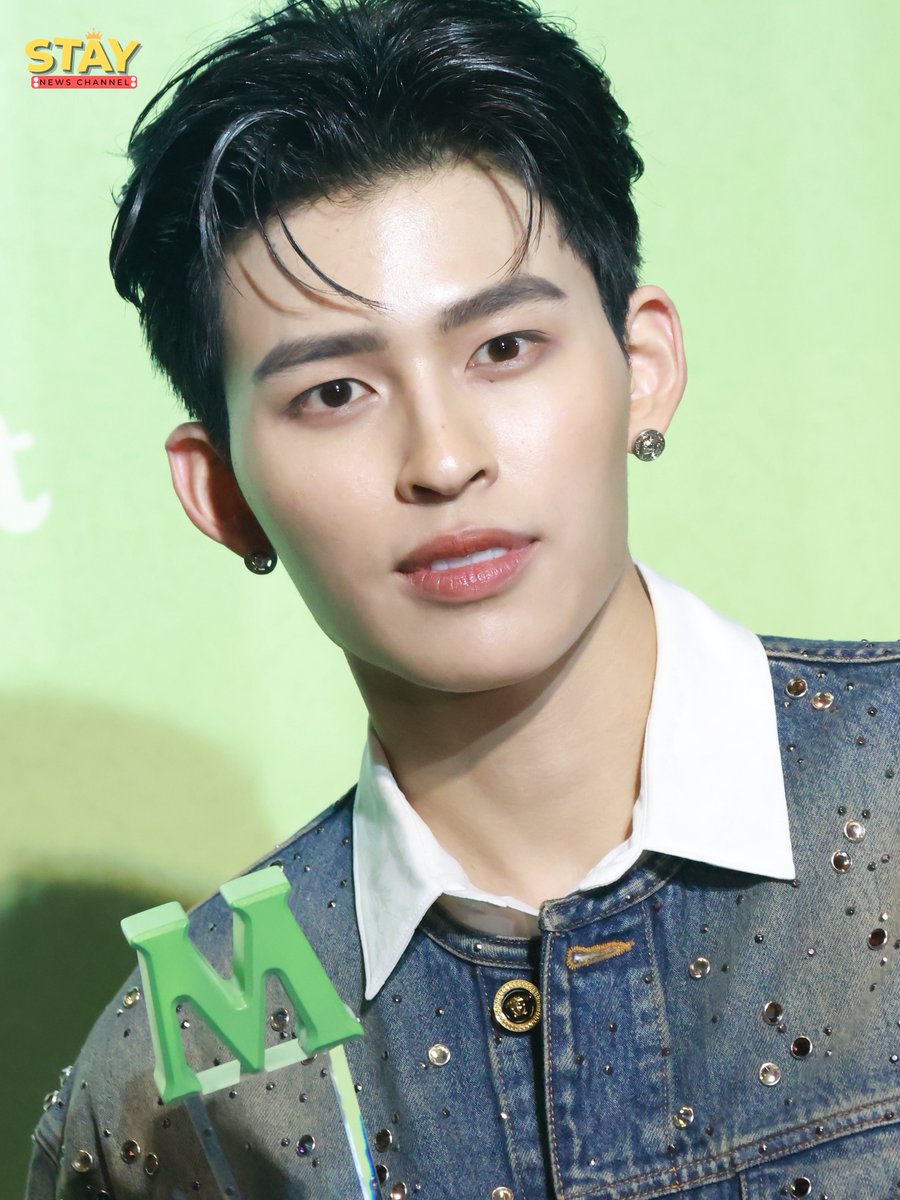 วิชวลตาแตก ยิ่งโตยิ่งมีเสน่ห์พ่อคุณเอ๊ย
ปอนด์ ณราวิชญ์ นักแสดงจาก GMMTV
ในงาน Mchoice &amp; Mint Awards 2025

Pond With MChoice25

#MintAwards2025
#MchoiceMintAwards2025
#MintAwards2025xPond
#ppnaravit