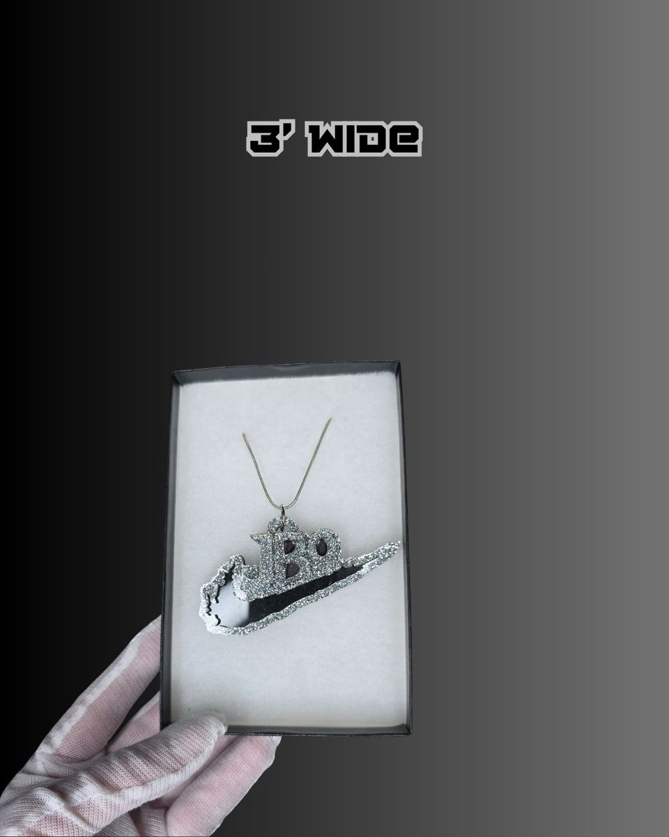 MyCustomTIpJar's tweet image. Celebrate every touchdown wearing our JB9 chain built from sparkling silver acrylic and glossy black layers, complete with gift box and chain. #BengalsGear #LayeredChain #BurrowSeason