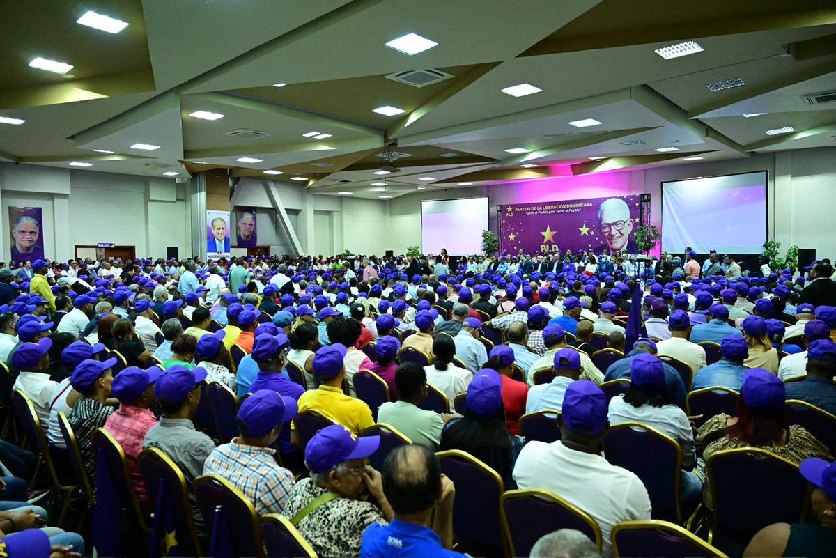 LeydiMaQuezada's tweet image. Aquí estamos con la frente en alto 🙌🏻

Más fortalecidos que nunca ✊🏻⭐️

#elpldestáenlascalles #conelpldseviviamejor