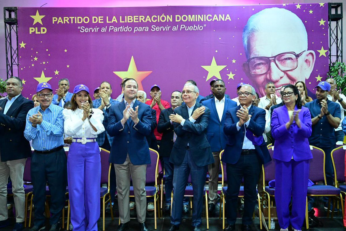 LeydiMaQuezada's tweet image. Aquí estamos con la frente en alto 🙌🏻

Más fortalecidos que nunca ✊🏻⭐️

#elpldestáenlascalles #conelpldseviviamejor