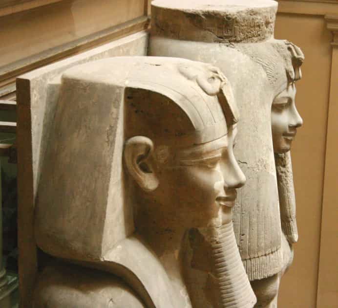 😍Just because I love this sooooo much... the superb C.14th BC colossus of the matchless #Egyptian pharaoh Amenhotep III &amp; Queen Tiye - their smiles, her wig, his face 🥰 
(image: Historical Eve)
