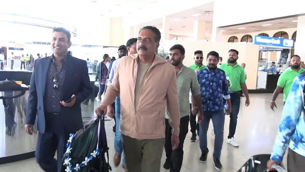 DailyNews_lk's tweet image. Actor Prakash Raj Arrives in Sri Lanka for “Song of Resilience”

More Info &amp;gt;&amp;gt;&amp;gt; dailynews.lk/?p=851663

#ActorPrakashRaj #SriLankaVisit #SongofResillience #BIA #Kandy #DailyNews #SriLanka #LKA #SL
