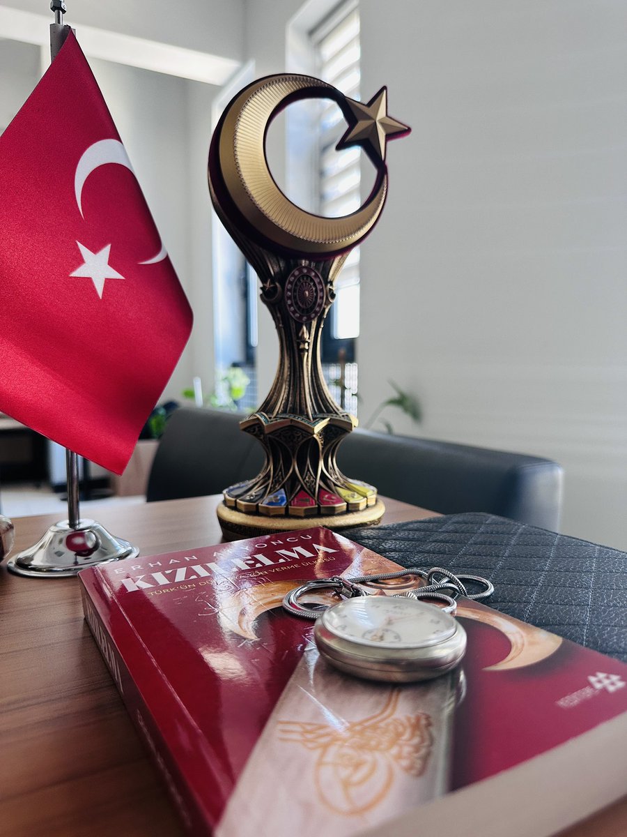EFE566545's tweet photo. 2025-2026 Eğitim Öğretim yılı hayırlara vesile olsun.
“Köklerden geleceğe uzanan bir mirasın ve değerlerin ışığında.🇹🇷 Türkiye Yüzyılı Maarif Modeli ile geleceğimizi inşa ediyoruz.Bu topraklardan aldığımız ilhamla, aydınlık yarınlara yürüyoruz. https://t.co/X8qrubwuVb