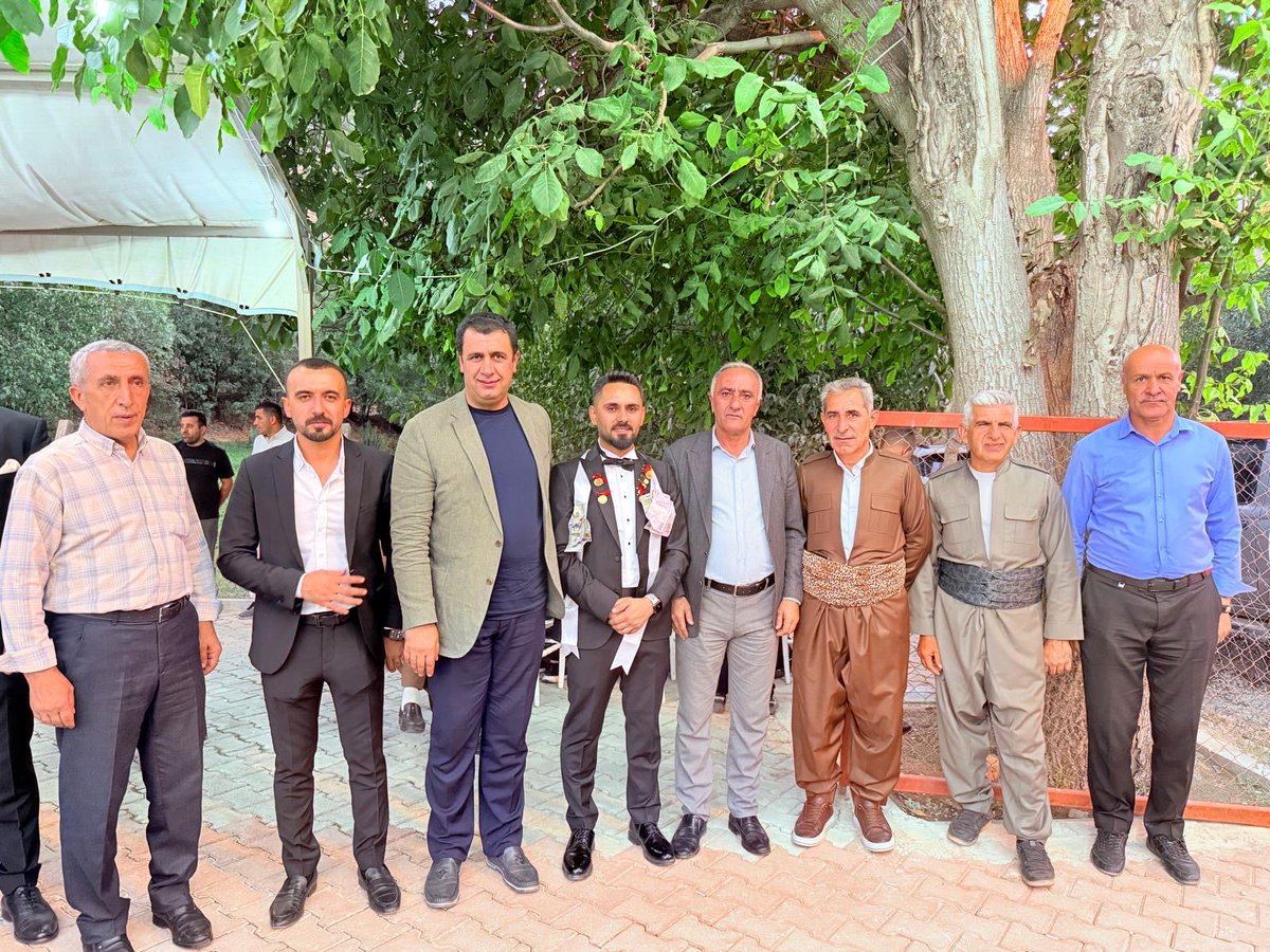 İlçe Başkanımız, yönetimi ve Meclis üyelerimiz ile birlikte Çelik ailesinin düğün merasimine katıldık.
Rabbim gençlerimize sağlıklı mutlu bir ömür nasip etsin.