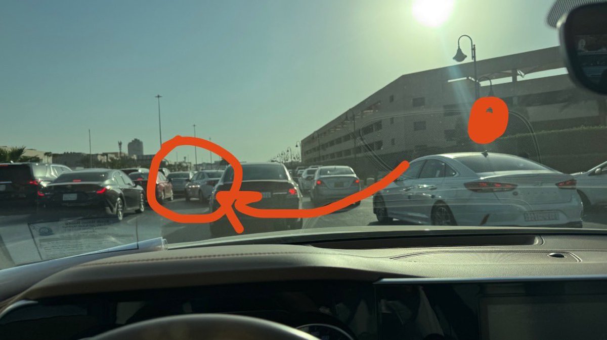 atheer_f_m's tweet photo. @eMoroor ارجو اعطاء الاهمية ،  بوابة مستشفى الملك فهد المقابله للمخرج المؤدي الى طريق مكه الرياض كارثيه تسبب ربكه مروريه وحوادث وازدحام كثيف في اوقات الذروه٣ عصرا نظرًا لان المراجعين الذي يخرجون من هذه البوابه يتجهون مباشره للمخرج المؤدي للطريق الرئيسي مما يسبب اعتراضهم الطريق، https://t.co/hXMhXW0XSV