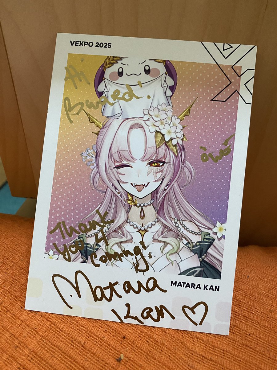 An amazing highlight from this weekend. So happy to have met and spoke with the wonderful <a href="/MataraKan/">MATARA KAN 🪳🤍OF INDEPENDENT</a> on Saturday, and the main stage session with her and  <a href="/GeneralGEEGA/">GEEGA ギガ 🔝</a> today was absolutely brilliant as well. Feel so proud to be a fellow Momo ❤️❤️ #VeXpo2025