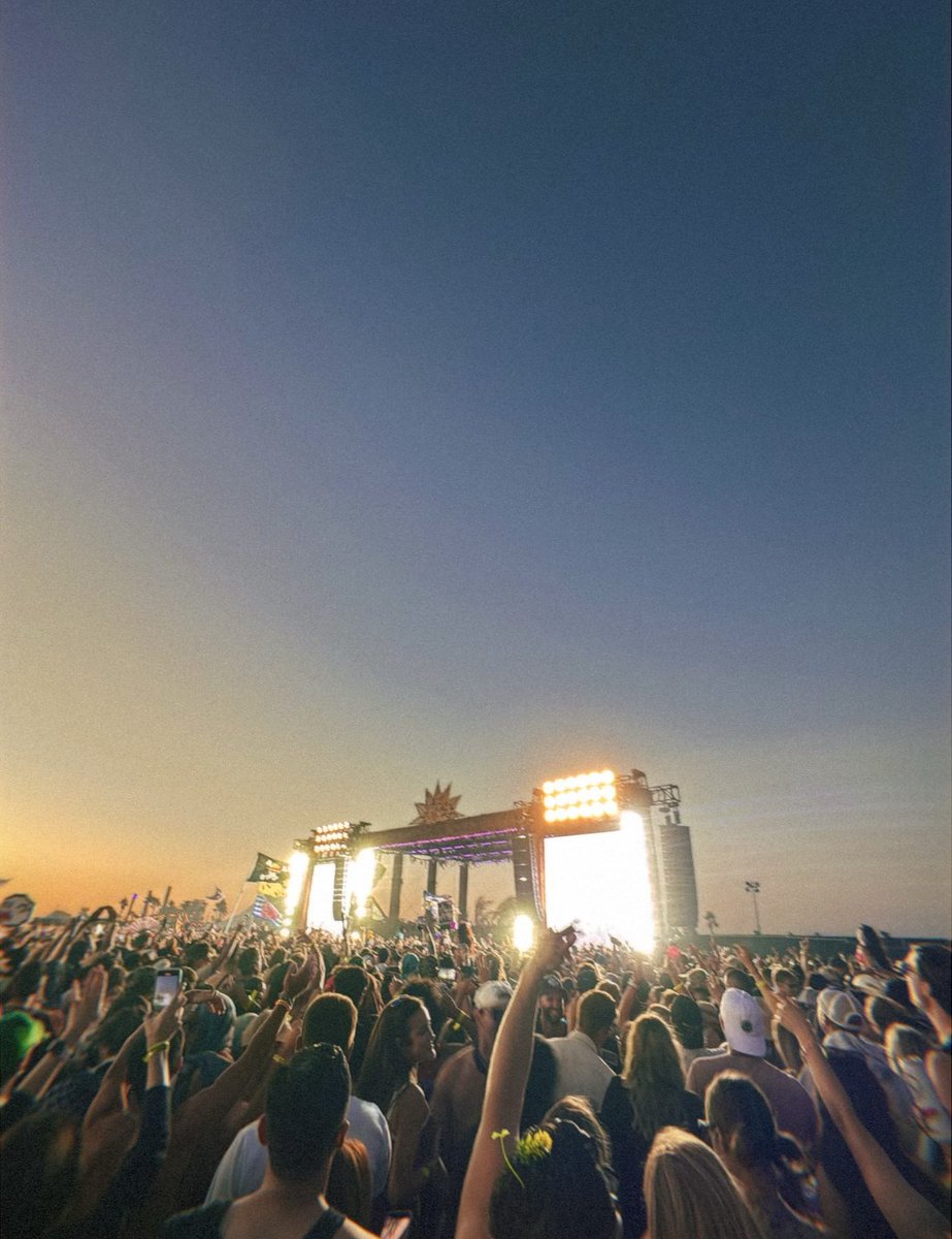 jordanianruler's tweet photo. #sunsoaked https://t.co/gBiwyNXGIK