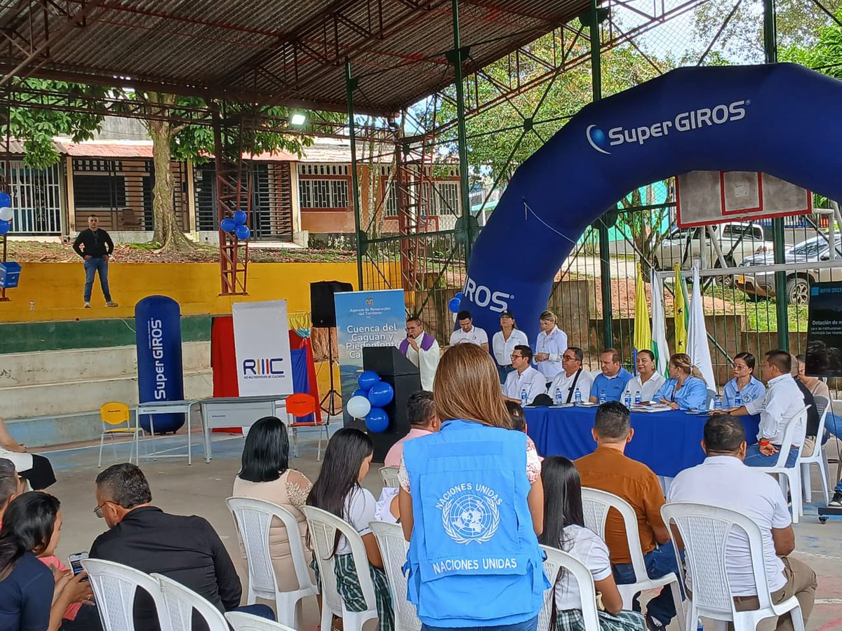 En San Vicente del Caguán #Caquetá participamos en la entrega de mobiliario escolar; proyecto liderado por el mecanismo de obras por impuestos beneficiando a estudiantes y docentes de 105 sedes educativas en la zona urbana y rural del municipio.