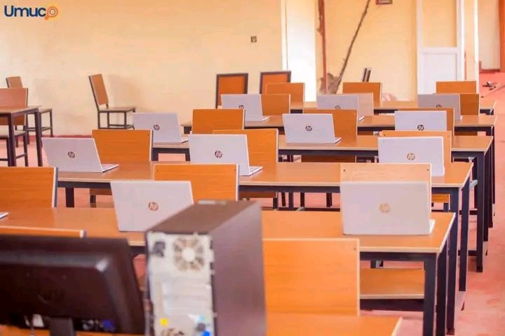 IngAraudi's tweet photo. Très ravi de voir l’école à laquelle j’ai contribué à l’électrification en tant que DT/ @ABER80724107 ouvrir ses portes, y compris la section qui nécessite l’usage de l’électricité. Félicitations à Maman Mugiraneza @Burundi1stLady pour votre engagement remarquable dans ce projet. https://t.co/VA7UIDLdeY
