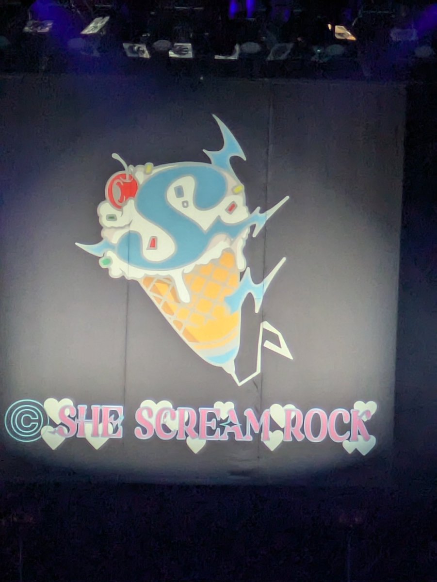 Oka_aichi's tweet photo. SCANDAL2回目SILENT SIREN初見
両方の熱い思いのMCが心に染みました。ほっこりした気持ちにさせてくれた素敵な対バンライブでした。
SILENT SIRENいい曲一杯、これから聴いてみます。ダブルネームのTシャツが購入出来なかったのが唯一の心残り。#SHESCREAMROCK #SILENTSIREN #SCANDAL #サイサイ https://t.co/wFeMNNzdvZ