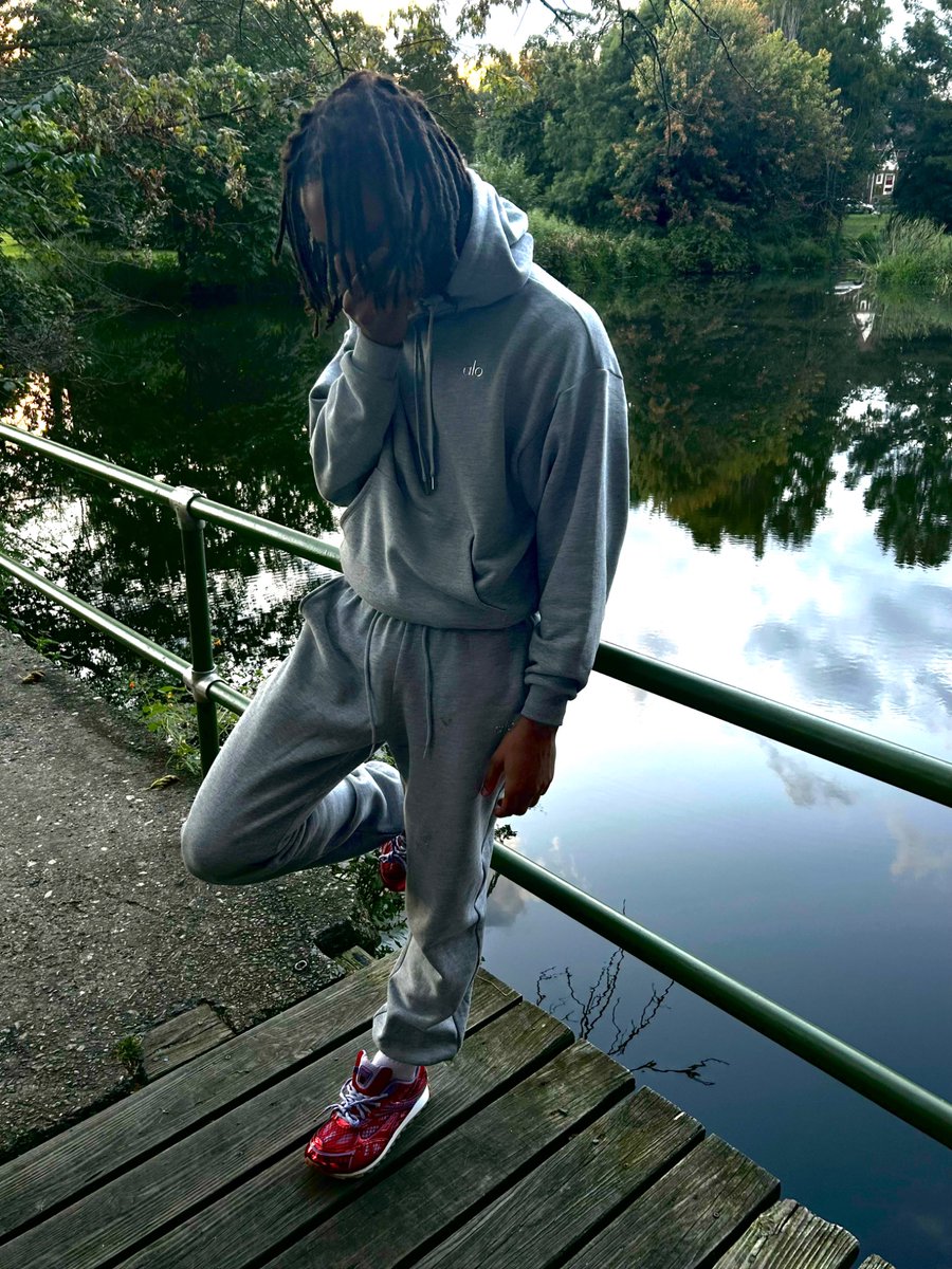BTylib's tweet photo. My outfit cost more than yours #Thread https://t.co/yz9OihbHl4