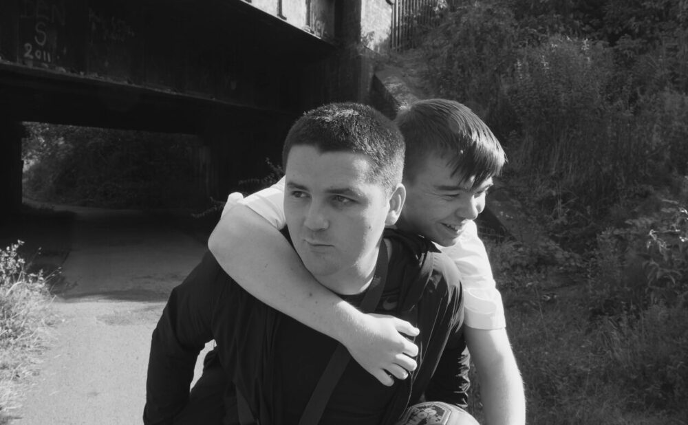 A tiny-budget film made by Scouse mates in 11 days is getting rave Hollywood reviews 🎥⭐

👉 theguideliverpool.com/a-tiny-budget-…