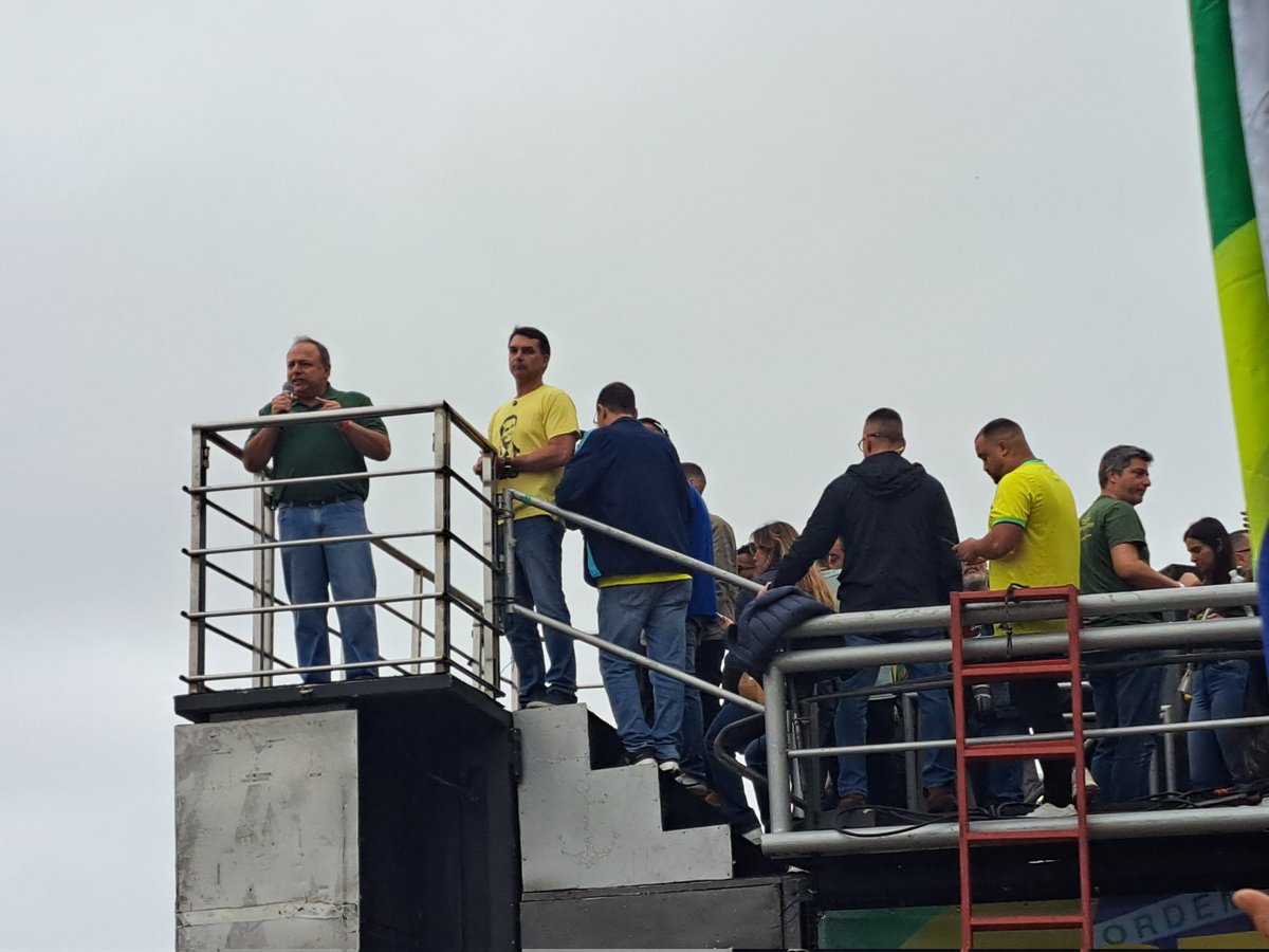 MFF RJ 🇧🇷 ❤️⚡️💍Deus Amor Pátria Lealdade (@marleneffl) on Twitter photo COPACABANA AGORA DEPUTADO⬇️ <a href="/PazuelloGeneral/">General Pazuello</a> NO PALCO ! AO LADO DE <a href="/FlavioBolsonaro/">Flavio Bolsonaro</a> 🇧🇷🇧🇷🇧🇷🇧🇷🇧🇷🇧🇷🇧🇷🇧🇷🇧🇷 COPACABANA AGORA DEPUTADO⬇️ <a href="/PazuelloGeneral/">General Pazuello</a> NO PALCO ! AO LADO DE <a href="/FlavioBolsonaro/">Flavio Bolsonaro</a> 🇧🇷🇧🇷🇧🇷🇧🇷🇧🇷🇧🇷🇧🇷🇧🇷🇧🇷