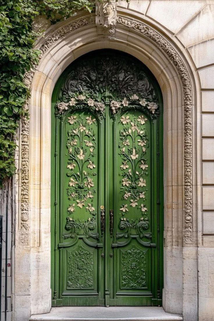 İki kelimeyi bir araya getirip konuşamadığımız zamanlarda, iki elimizi bir araya getirip duâ edelim.

Âriflik; hatiplikle değil, teslimiyetledir. 
Çünkü Allah (c.c) en çok; el açıp susanları ve yüreğiyle konuşanları sever.

Yüreğimiz hiç susmasın..
 Hayırlı akşamlar 🤲🏻