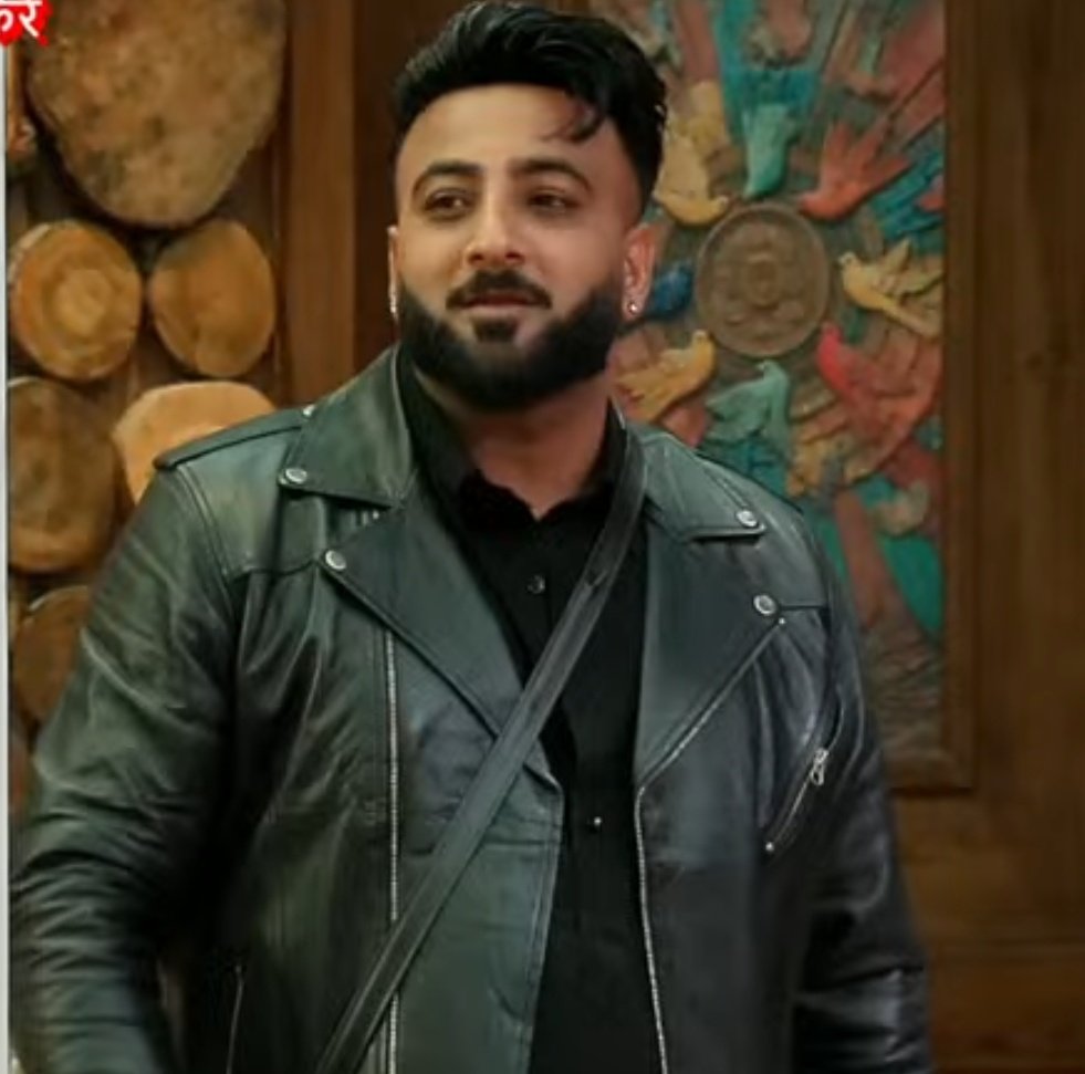 #ShehbazBadesha really give good insights/ Suggestion to all the #BiggBoss19 housemates
                                
NAAZ BAAZ IN BB19